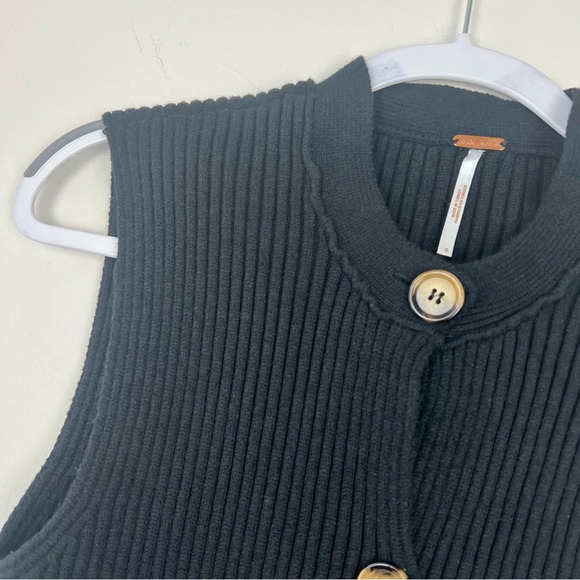 Free People Naiome Micro Sweater Vest Cropped Boxy Ribbed Knit Button Front - Picture 6 of 10